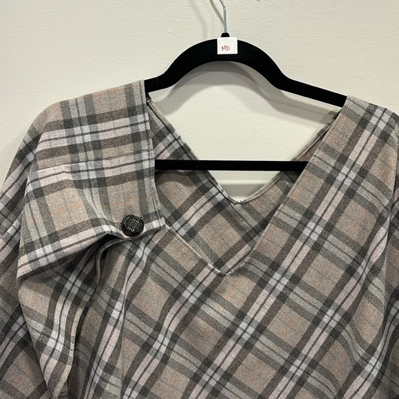 Plaid poncho or cape by indie brand Marz Dezign - Picture 3 of 9